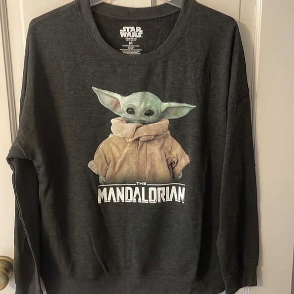 Super soft Star Wars long sleeve sweatshirt. THE MANDALORIAN. - Picture 1 of 3
